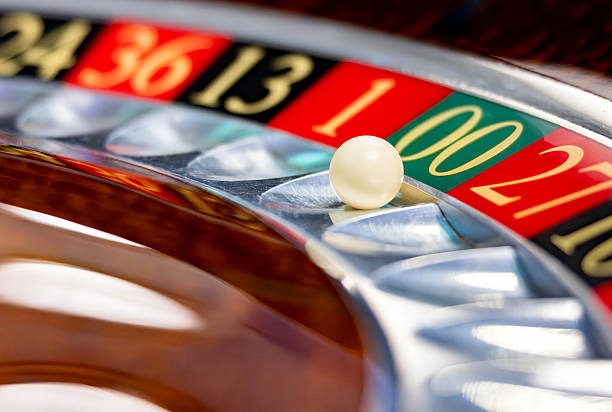 islot99 live dealer roulette table on mobile device showing real dealer and game interface